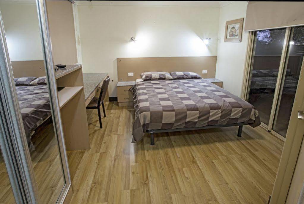 Cattrall Park Motel Карата Екстериор снимка
